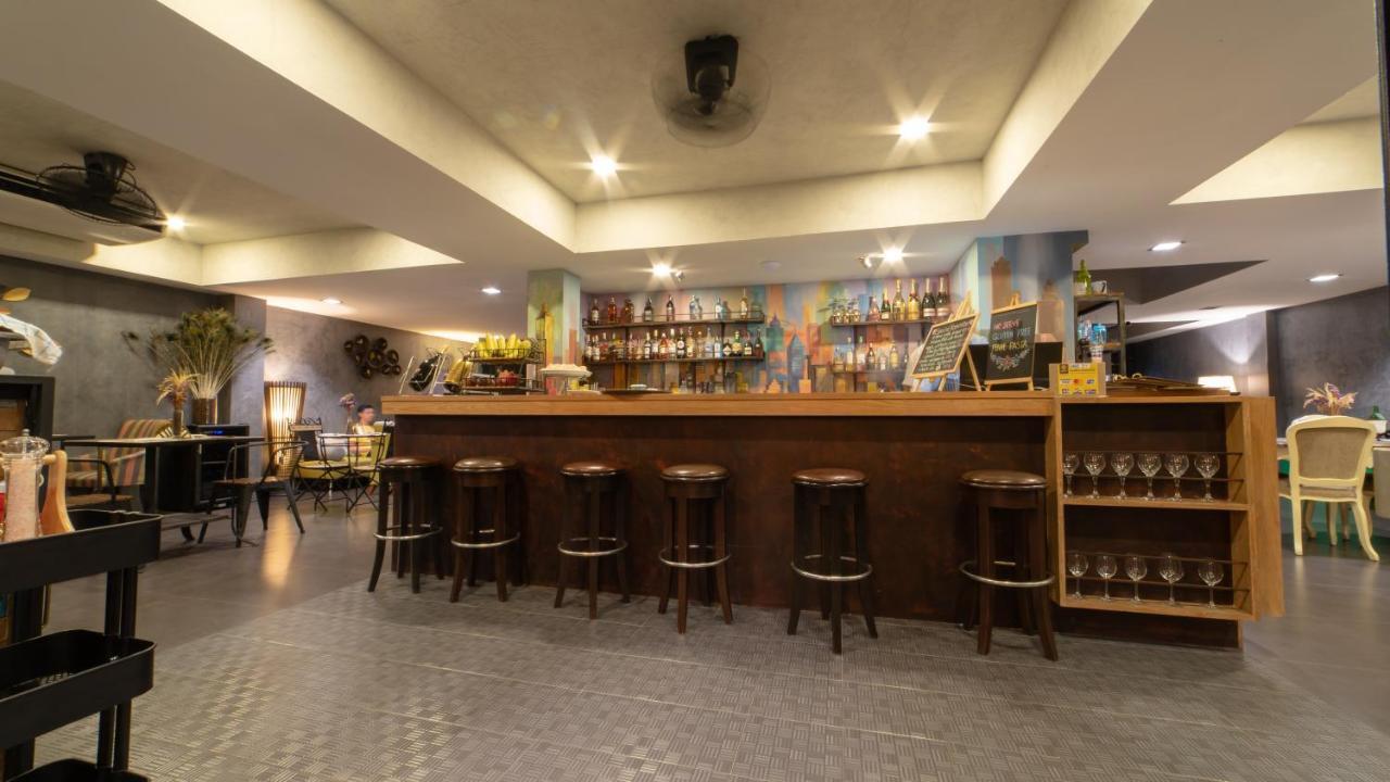 Frankie'S Inn Jomtien Beach Exterior photo